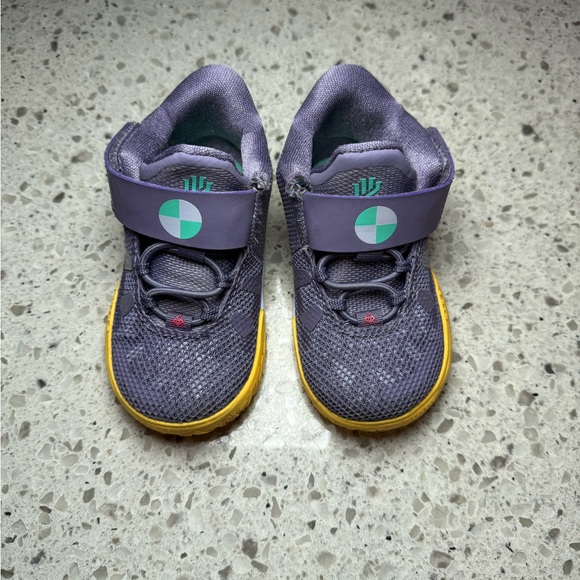 Baby Purple Kyries with Green Nike Logo - Picture 1 of 3